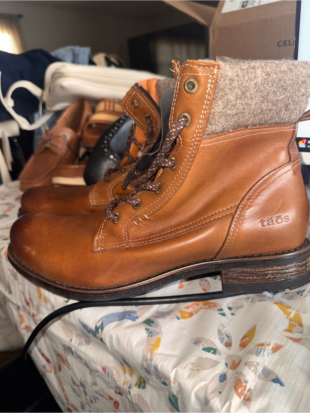 Taos Footwear Women's Brown Lace-Up Leather Boots NWT